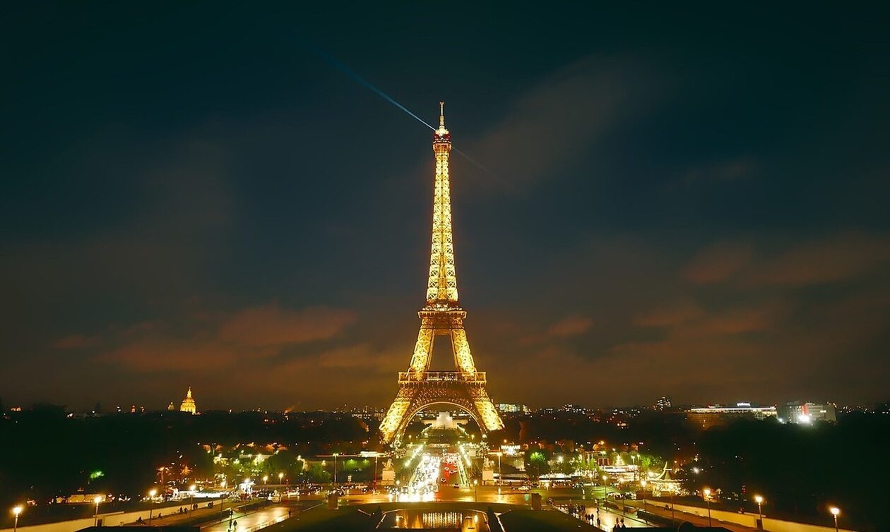 Ο Πύργος του Άιφελ «θύμα» της ενεργειακής κρίσης: Το γαλλικό αξιοθέατο σβήνει τα φώτα του