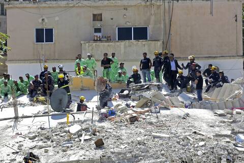 Ιορδανία: Οχτώ νεκροί από κατάρρευση κτιρίου - «Μάχη» για τους εγκλωβισμένους