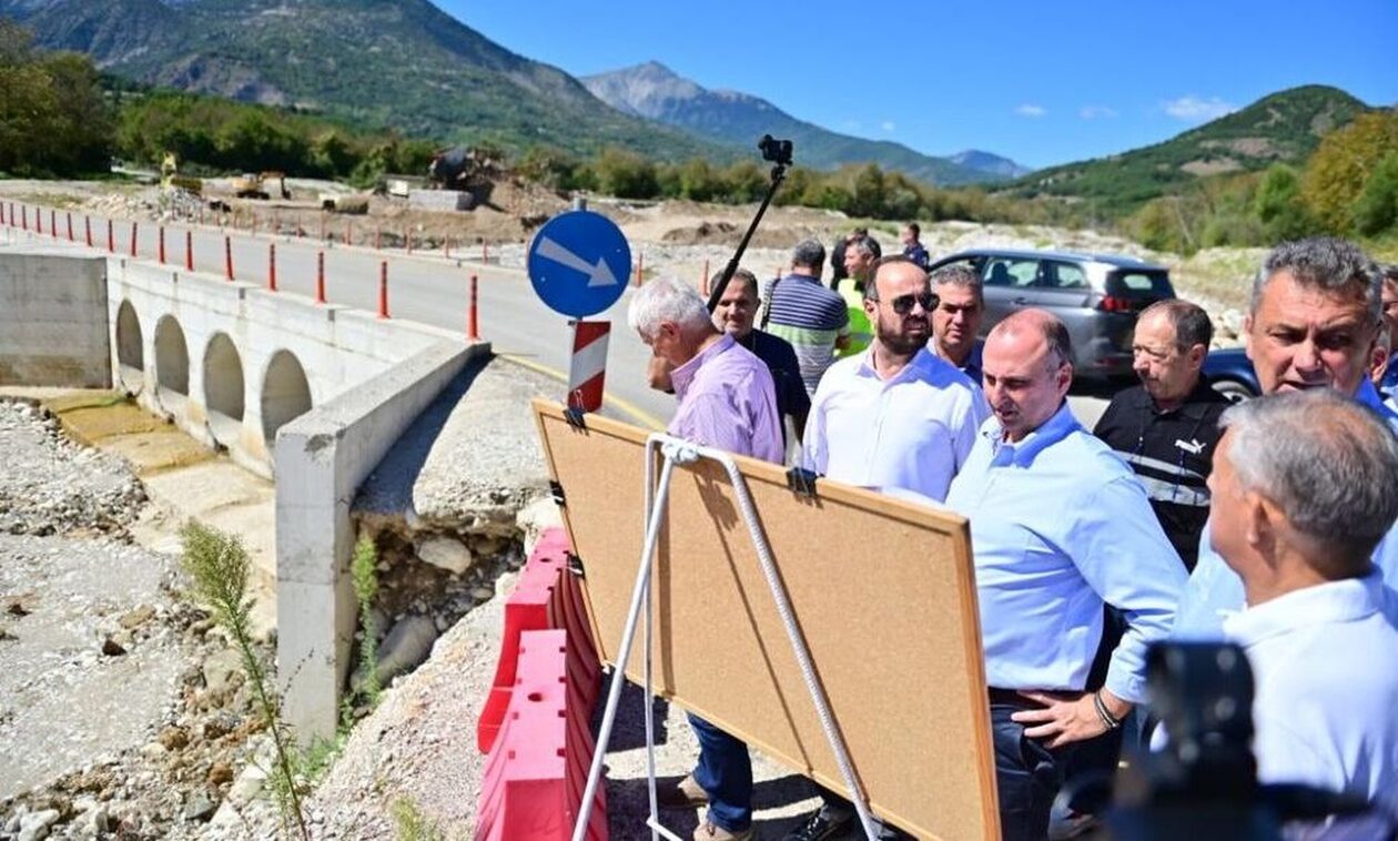 Στην Καρδίτσα ο υφυπουργός Υποδομών: «Συνεχίζονται τα έργα αποκατάστασης από τον Ιανό»