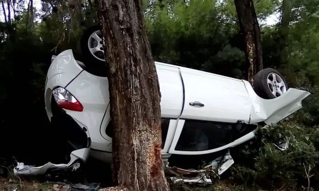 Αλόννησος: Αυτοκίνητο αναποδογύρισε και σφηνώθηκε σε δέντρα - Σοβαρός τραυματισμός για την οδηγό