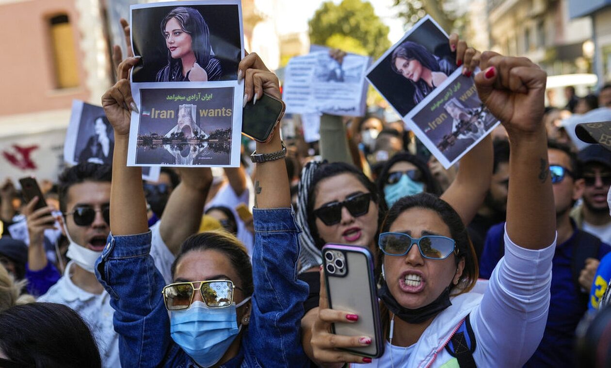 Ιράν: Η επανάσταση του χιτζάμπ, η οργή που βράζει και η «αστυνομία ηθών» -  Στους δρόμους οι γυναίκες - Newsbomb - Ειδησεις - News