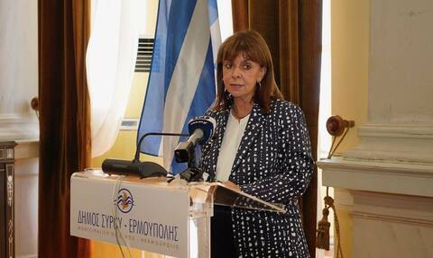 Κατερίνα Σακελλαροπούλου: H ΠτΔ ανακηρύχθηκε επίτιμη δημότης Σύρου-Ερμούπολης