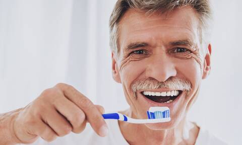 Το να μην βουρτσίζετε σωστά τα δόντια σας αυξάνει τον κίνδυνο καρκίνου του ήπατος κατά 75% - μελέτη