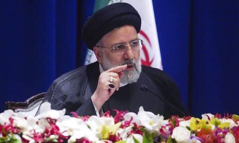 Ιράν: Ο πρόεδρος Ραΐσι υποστηρίζει πως η 22χρονη Μάχσα δεν είχε σημάδια κακοποίησης