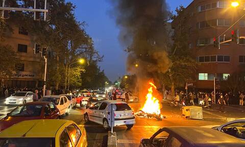 Iράν: Χάος στην 7η ημέρα των διαδήλώσεων - Παγκόσμια ανησυχία και καταδίκη για το σκοταδισμό