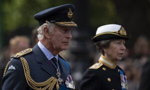 Τριγμοί στο Παλάτι: Κινδυνεύει η φήμη του Καρόλου από το The Crown