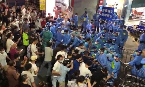 Kίνα: Ξεχειλίζει η οργή των πολιτών για τα lockdown -Σπάνια διαδήλωση στην πόλη Σεντζέν
