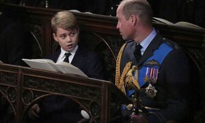 Η «αναιδής» δήλωση του πρίγκιπα Τζορτζ: «Ο μπαμπάς μου θα γίνει Βασιλιάς γι’ αυτό πρόσεχε»