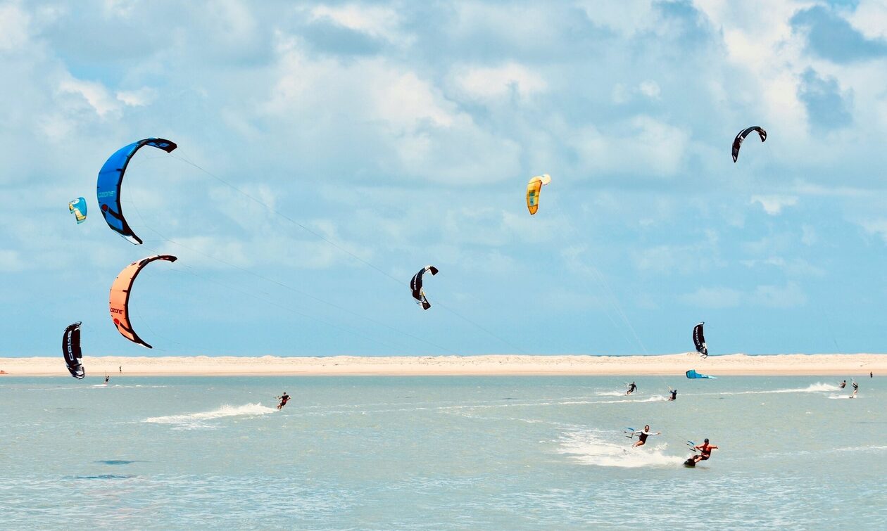 Σαντορίνη: Έκανε kite surf και χάθηκε στη θάλασσα