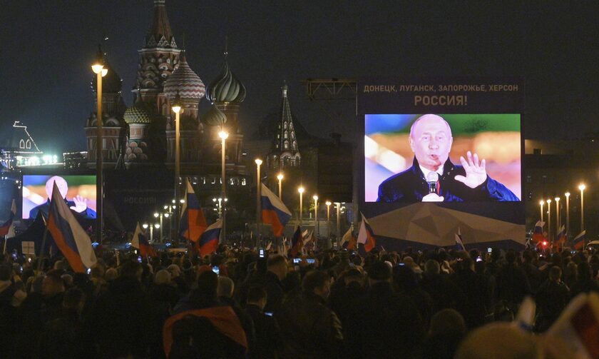 Πανηγυρικός λόγος Πούτιν στην Κόκκινη Πλατεία μετά τις προσαρτήσεις: «Η νίκη θα είναι δική μας»