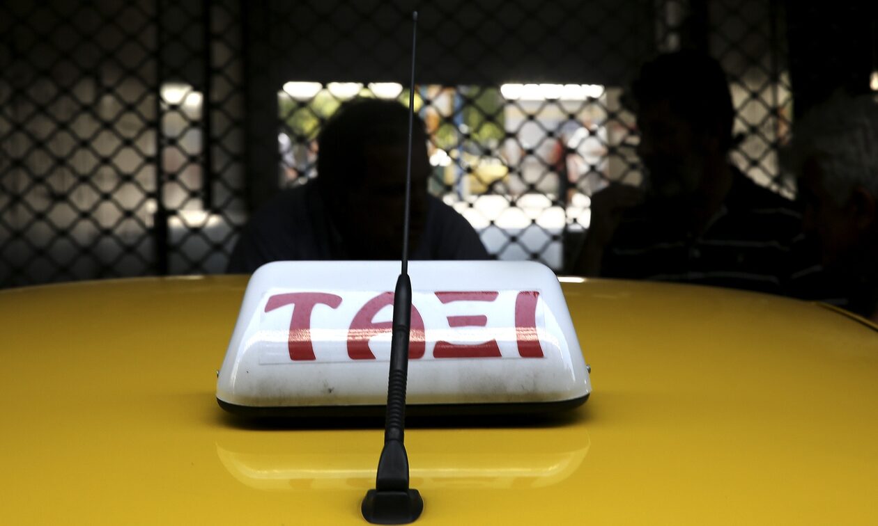 Βόλος: Ταξιτζής έριξε γροθιά στο μάτι μιας 26χρονης φοιτήτριας