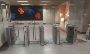 Μετρό Συγγρού - Φιξ: Επίθεση αγνώστων στον σταθμό - Ζημιές σε μηχανήματα και τρεις προσαγωγές
