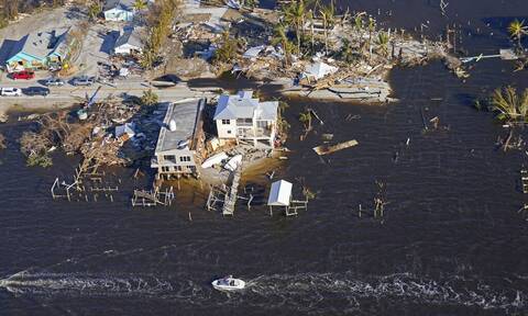 Φλόριντα: Ο Μπάιντεν στις περιοχές που «χτυπήθηκαν» από τον κυκλώνα Ίαν - 47 οι νεκροί της θεομηνίας