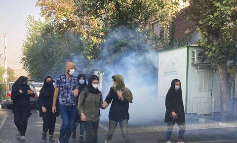 Διαδηλώσεις στο Ιράν: Αναφορές για εγκλωβισμένους φοιτητές εν μέσω συγκρούσεων στην Τεχεράνη