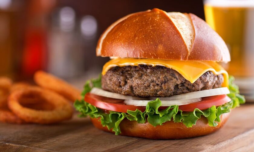 Προστατευθείτε από την κατάθλιψη τρώγοντας... burger! (μελέτη)