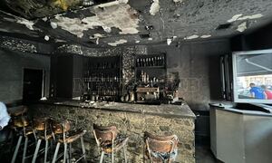 Περιστέρι: Οι πρώτες εικόνες από την καφετέρια που καταστράφηκε από γκαζάκια