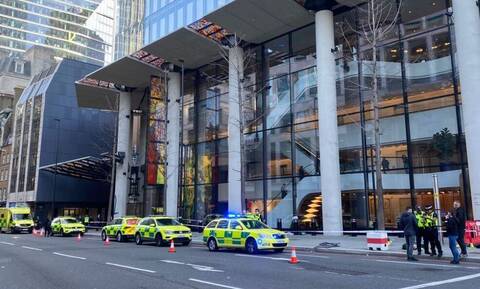 Τρόμος στο Λονδίνο - Τουλάχιστον τρεις τραυματίες από επίθεση με μαχαίρι