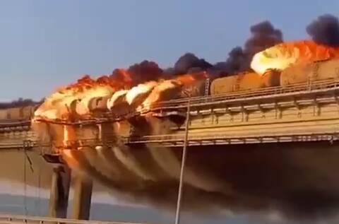 Έκρηξη σε γέφυρα στην Κριμαία: Η Ρωσία έχει απειλήσει με αντίποινα