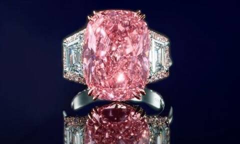Τιμή ρεκόρ για ροζ διαμάντι σε δημοπρασία: Πουλήθηκε έναντι 58 εκατ. δολαρίων