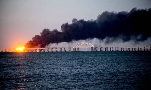 Πόλεμος στην Ουκρανία: Δύτες θα ελέγξουν τη ζημιά στη γέφυρα της Κριμαίας