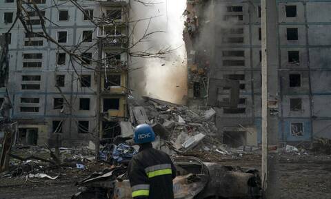 Ουκρανία: Νέος βομβαρδισμός στη Ζαπορίζια καταστρέφει πολυκατοικία - Πληροφορίες για τραυματίες