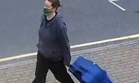 Βρετανία: Σκότωσε φίλη της και βγήκε βόλτα με το πτώμα της σε βαλίτσα
