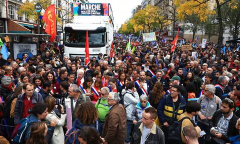Γαλλία: Απεργίες και διαδηλώσεις απειλούν την κυβέρνηση Μακρόν