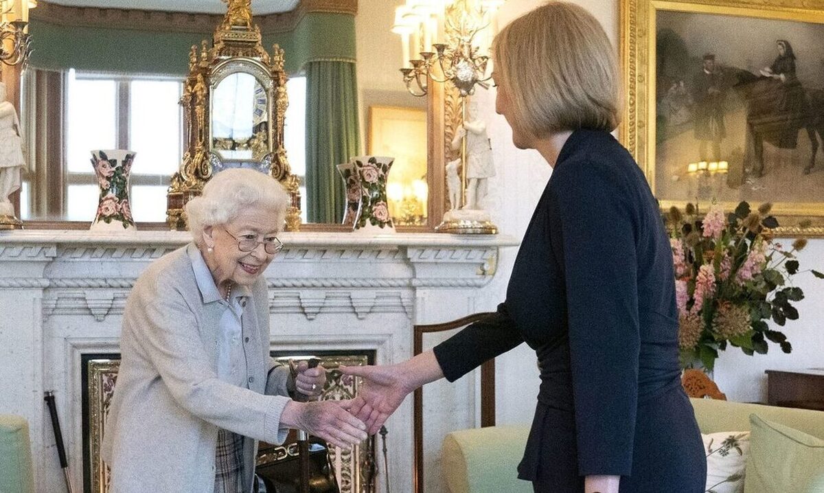 Ήταν η τελευταία πρωθυπουργός που πήρε εντολή σχηματισμού κυβέρνησης από την βασίλισσα Ελισάβετ Β'