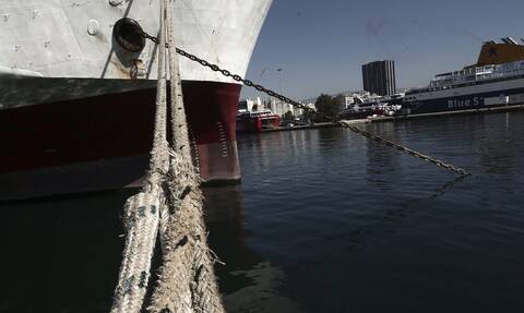 Δένουν τους κάβους τα πλοία στον Πειραιά την Τρίτη 25/10 λόγω απεργίας