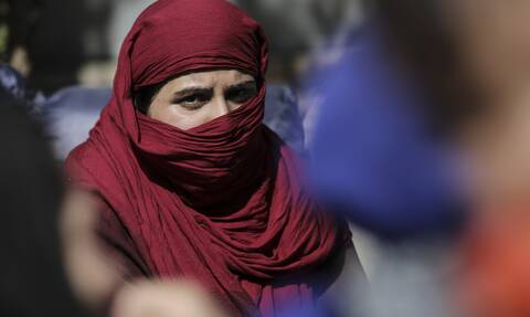Τουρκία: Αναζωπυρώθηκε η συζήτηση για την ισλαμική μαντίλα