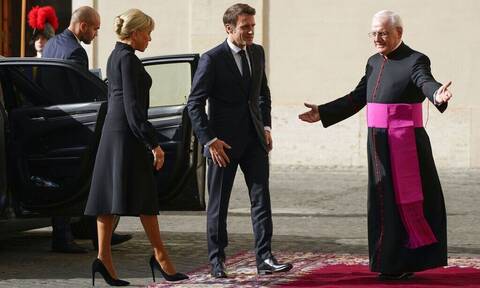 Ο Μακρόν συναντά τον πάπα Φραγκίσκο για τρίτη φορά στην Αγία Έδρα