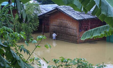 Μπανγκλαντές: Χιλιάδες πολίτες απομακρύνονται λόγω κυκλώνα