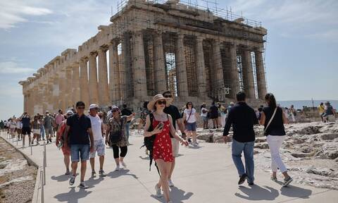 Αυξημένα τα έσοδα, αλλά μειωμένοι οι τουρίστες τον Αύγουστο