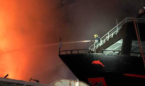 Θεσσαλονίκη: Νύχτα πυρκαγιών - Κάηκαν καράβια στον Θερμαϊκό