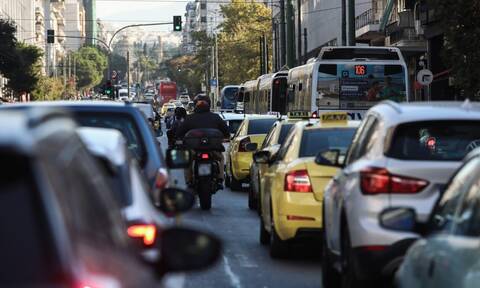 Κίνηση στους δρόμους: Αυξημένη κυκλοφορία- Πού εντοπίζονται προβλήματα