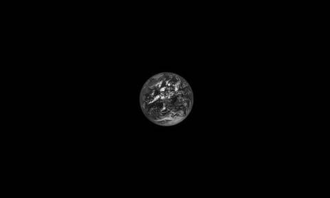 NASA: Εντυπωσιακές εικόνες της Γης και της Σελήνης από διαστημόπλοιο