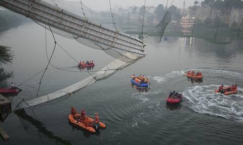 Κατάρρευση γέφυρας στην Ινδία: 9 συλλήψεις για την τραγωδία