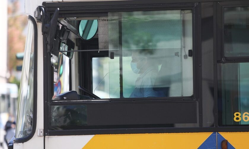 Ανήλικος πυροβόλησε λεωφορείο – Τρόμος για 25 επιβάτες