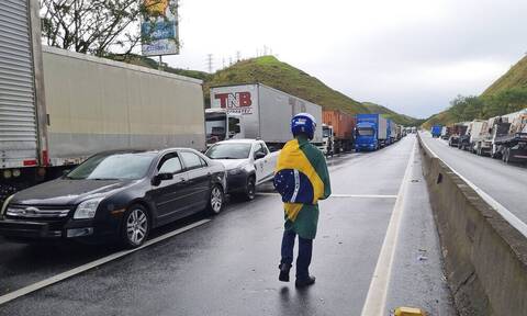Βραζιλία: Oδηγοί φορτηγών πιστοί στον Μπολσονάρο μπλοκάρουν δρόμους