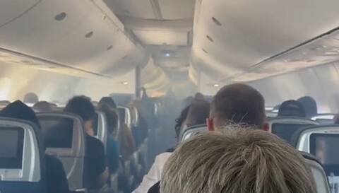 Xαμός σε πτήση για Λος Άντζελες: Έβγαιναν καπνοί, έκλαιγαν οι επιβάτες