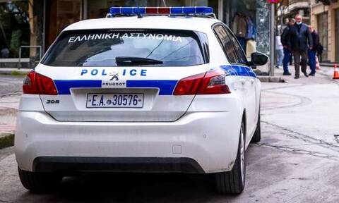 Βόλος: Πώς ένας αστυνομικός «έσωσε» οικογένεια από ομηρία για 20 ευρώ