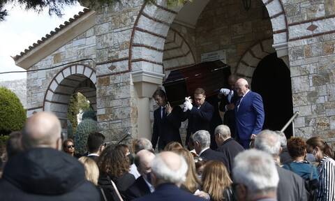 Συγκίνηση στην κηδεία του δημοσιογράφου Αντώνη Σκυλλάκου