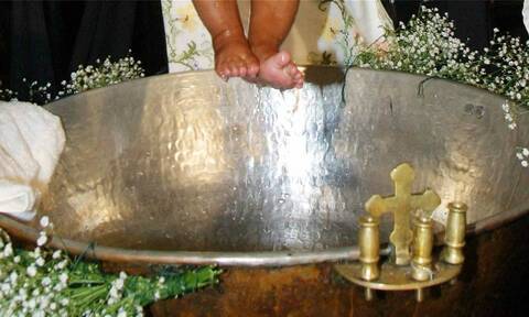 Απίστευτο περιστατικό σε βάπτιση: Πλακώθηκαν οι παππούδες για το όνομα