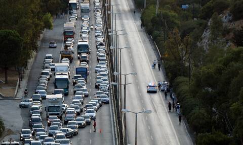 Κυκλοφοριακό «έμφραγμα» στην Αθηνών - Κορίνθου μετά από τροχαίο