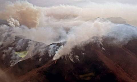 Φωτιά στο Παπίκιο Όρος: Συνεχίζουν την κατάσβεση οι επίγειες δυνάμεις