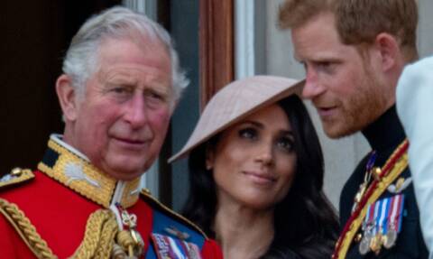 Newsweek: Ο βασιλιάς Κάρολος δεν... κατάλαβε ότι η Μέγκαν ήταν μιγάδα