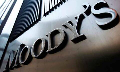 Moody’s: Αναβάθμισε τις ελληνικές τράπεζες – «Βελτίωση της οικονομίας»