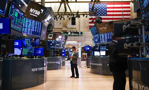 Κέρδη στη Wall Street με την προσοχή στραμμένη στις ενδιάμεσες εκλογές