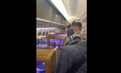 Πτήση Emirates: Βίντεο μέσα από το αεροπλάνο - Ανάστατοι οι επιβάτες