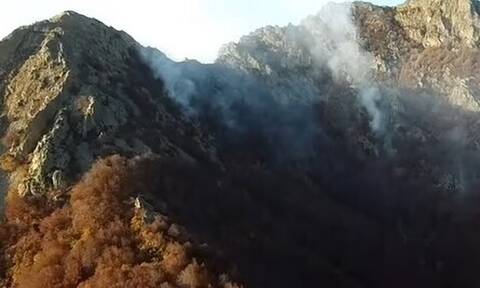 Φωτιά στο Παπίκιο Όρος: Καίει από 22 Οκτωβρίου - Εικόνες από drone